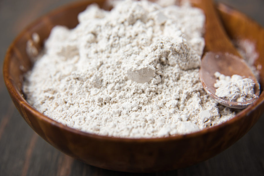 Bentonite clay and diatomaceous earth