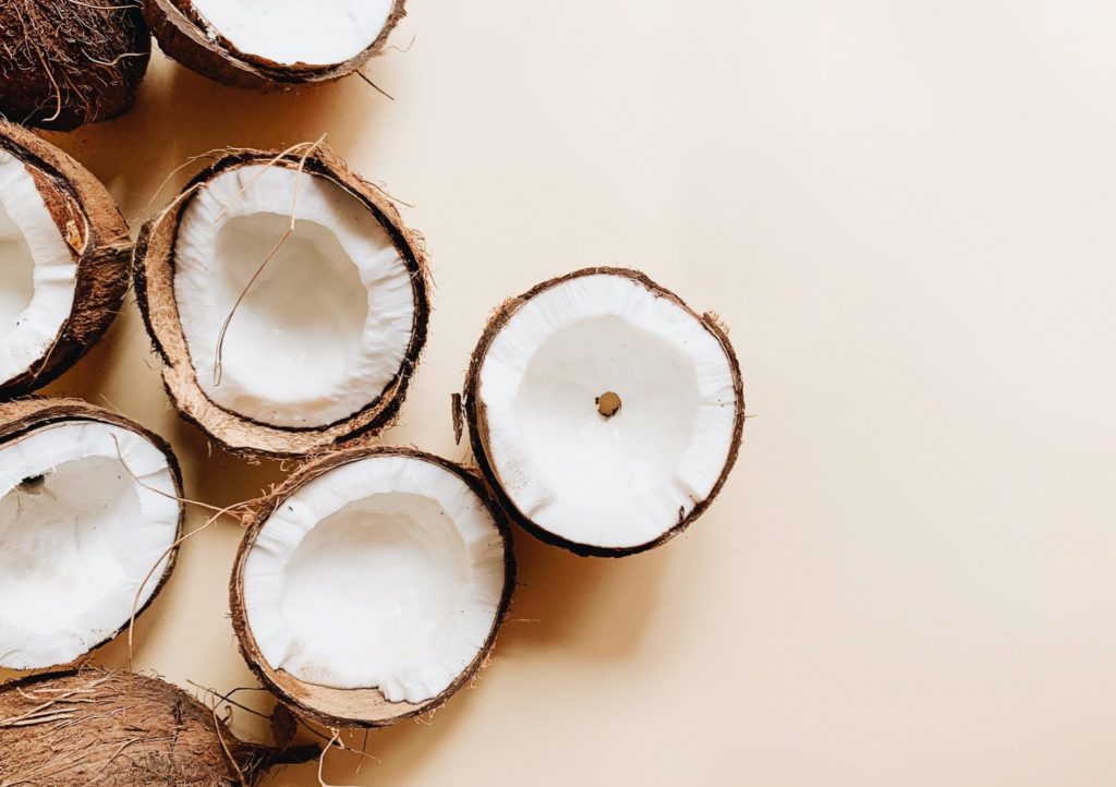 Virgin coconut oil vs. fractionated coconut oil – what’s the difference?